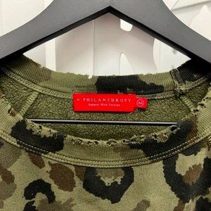 Philanthropy Size M Camo sweatshirt